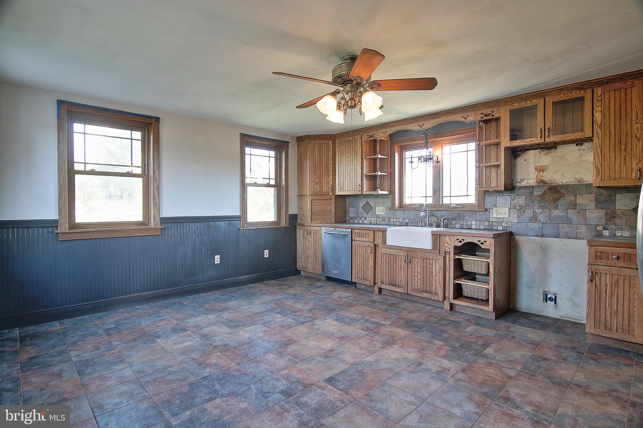 1484 Chestnut Grove Road Pottstown, PA 19464 - Photo 11 of 23 Eat-in-Kitchen