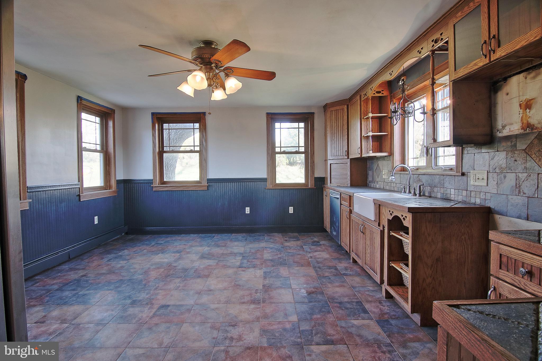 1484 Chestnut Grove Road Pottstown, PA 19464 - Photo 12 of 23 Eat-in-Kitchen