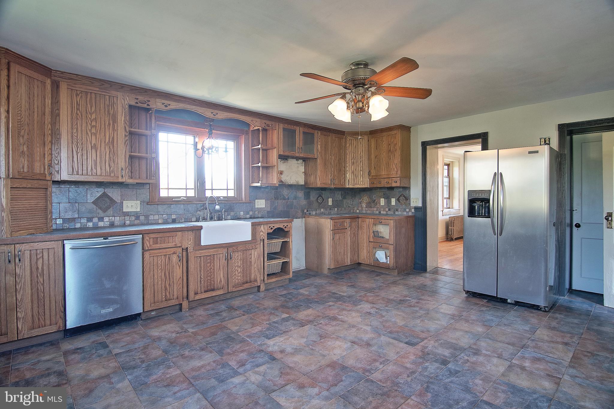 1484 Chestnut Grove Road Pottstown, PA 19464 - Photo 10 of 23 Eat-in-Kitchen