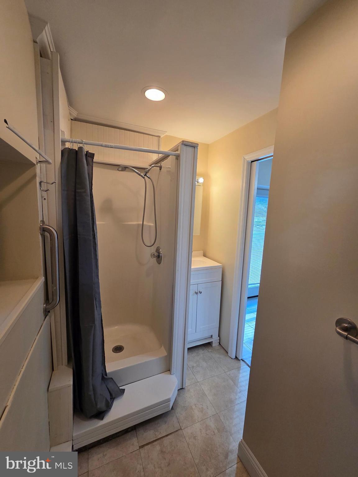 1122 Taylorsville Road, Unit 102 Washington Crossing, PA 18977 - Photo 24 of 27 Bathroom 2