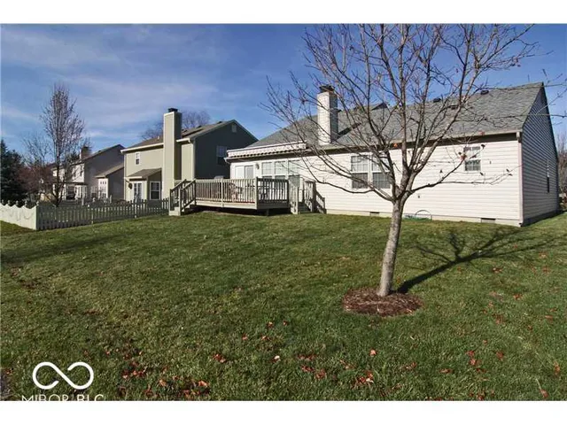 $2,050 | 6235 Valleyview Drive, Fishers, IN 46038