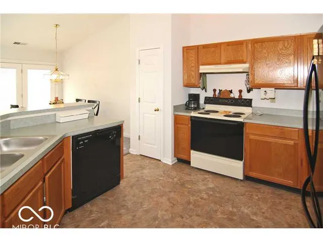 $2,050 | 6235 Valleyview Drive, Fishers, IN 46038