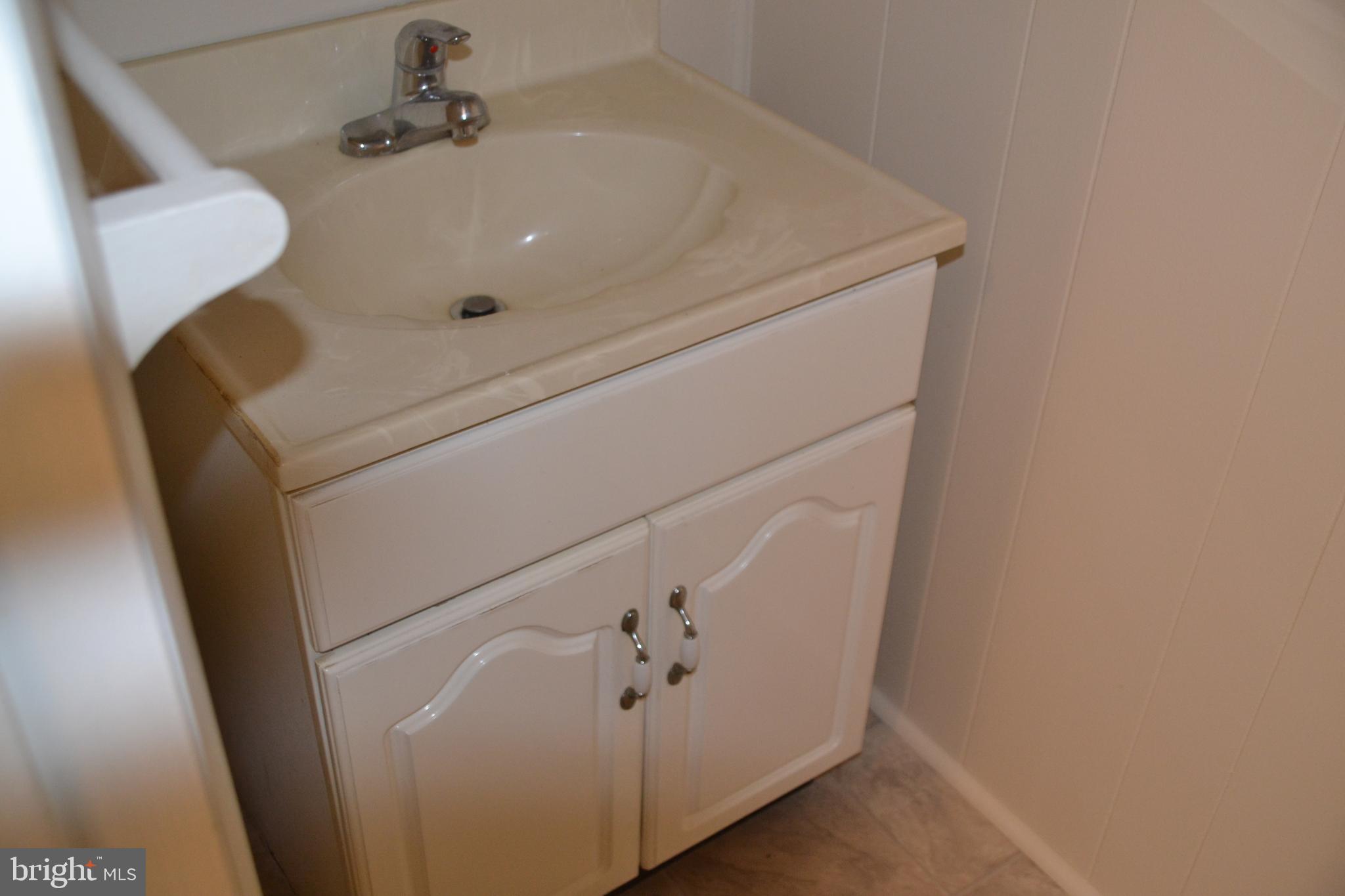 162 Burmont Road Drexel Hill, PA 19026 - Photo 21 of 42 a bathroom with a bathtub