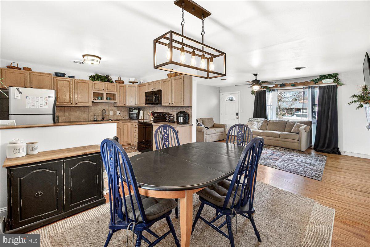 106 Harvard Road Hagerstown, MD 21742 - Photo 12 of 43 Eat in kitchen area