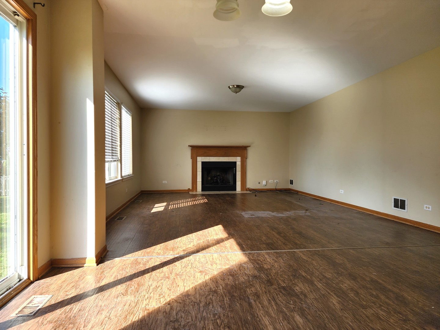 923 Christopher Street Plano, IL 60545 - Photo 9 of 17
