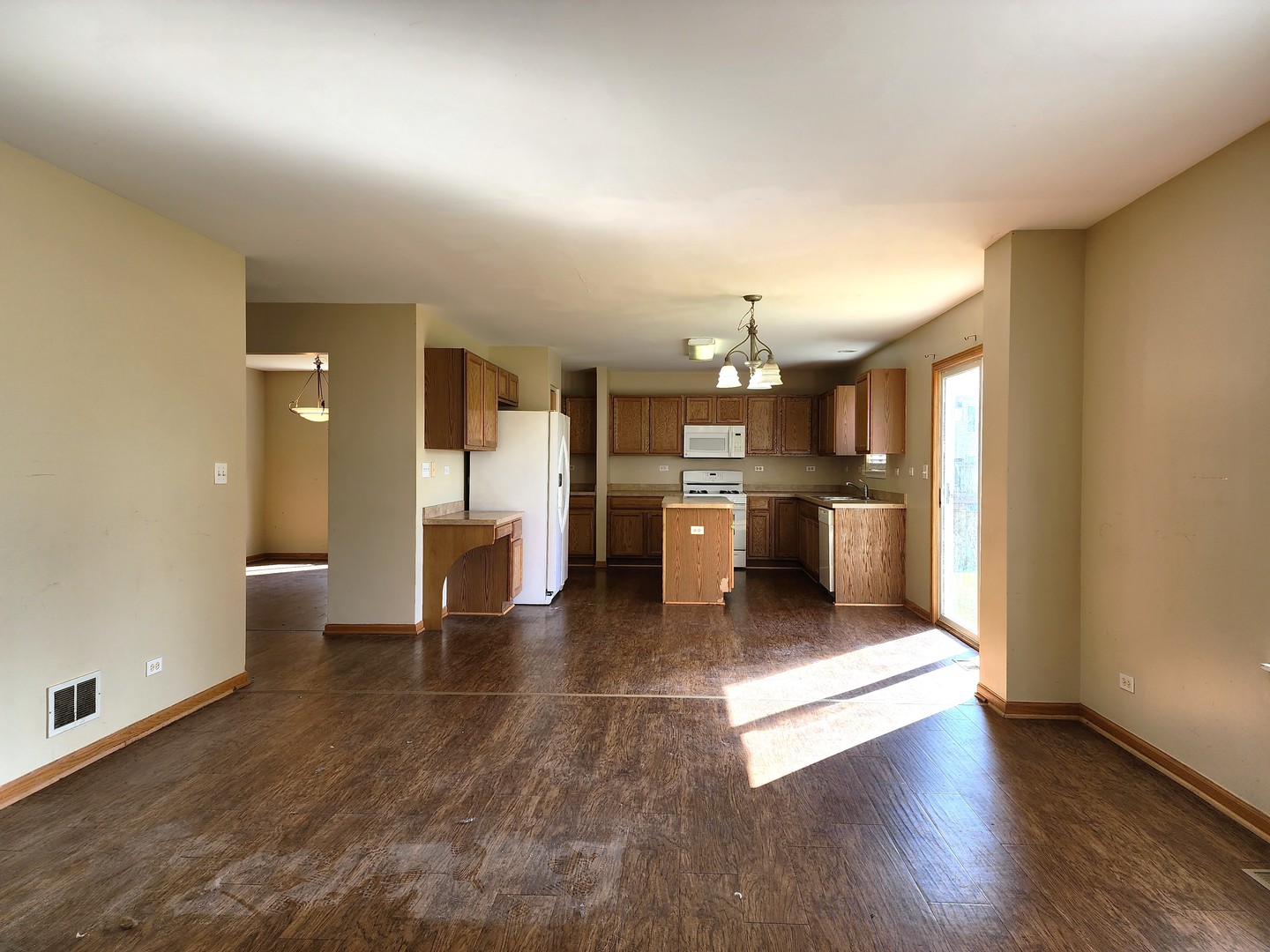 923 Christopher Street Plano, IL 60545 - Photo 10 of 17