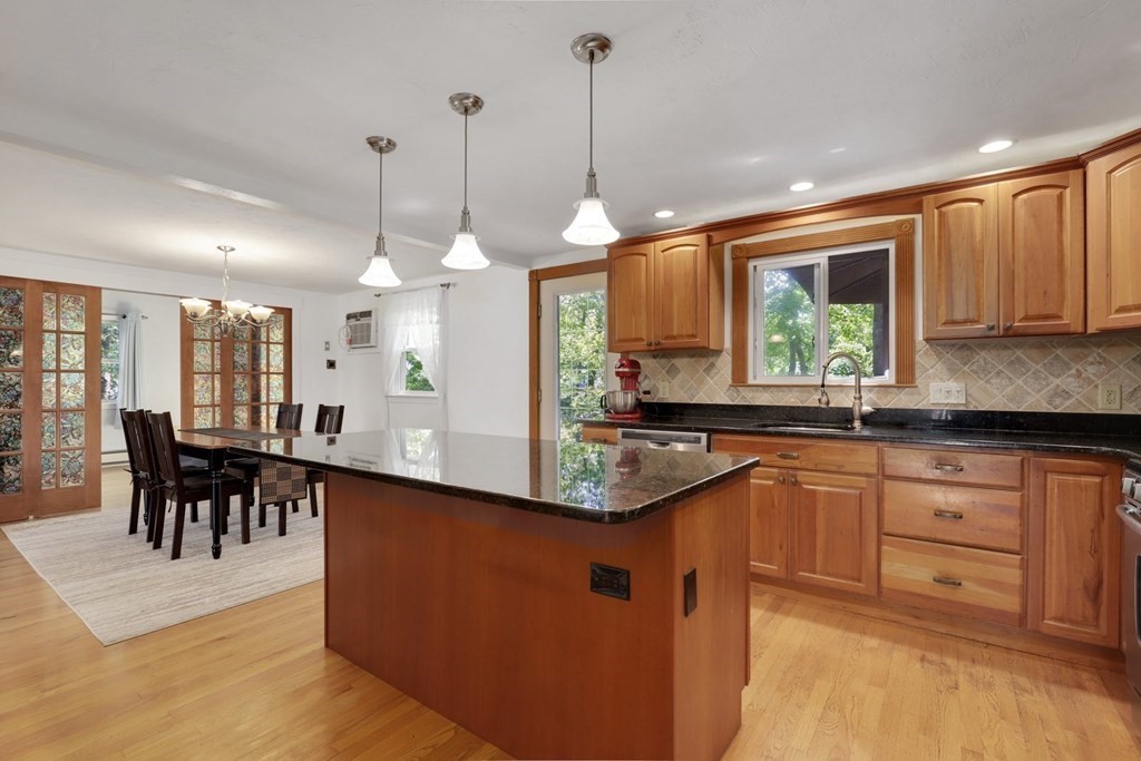 15 Robin Road Reading, MA 01867 - Photo 11 of 42 Gallery Image 11