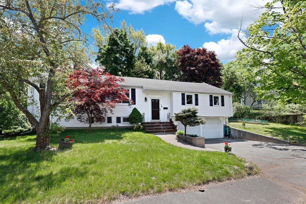 15 Robin Road Reading, MA 01867 - Photo 2 of 42 Gallery Image 2