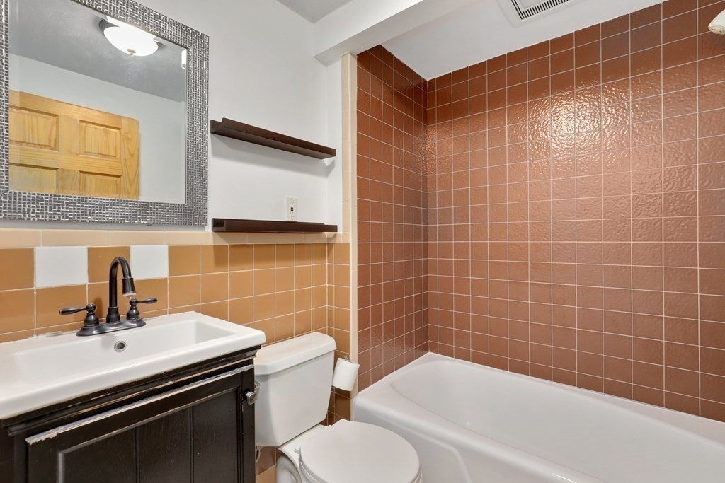 15 Robin Road Reading, MA 01867 - Photo 23 of 42 Gallery Image 23