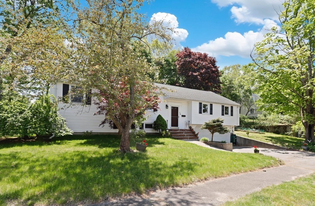15 Robin Road Reading, MA 01867 - Photo 3 of 42 Gallery Image 3