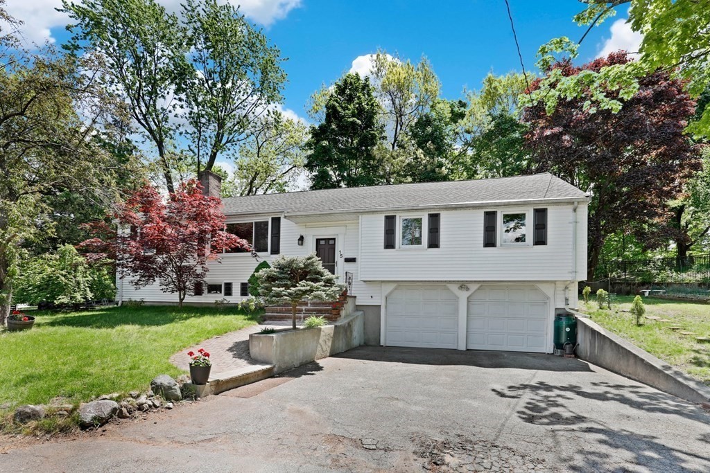 15 Robin Road Reading, MA 01867 - Photo 4 of 42 Gallery Image 4