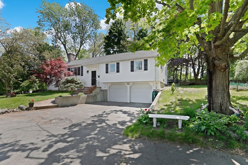 15 Robin Road Reading, MA 01867 - Photo 5 of 42 Gallery Image 5