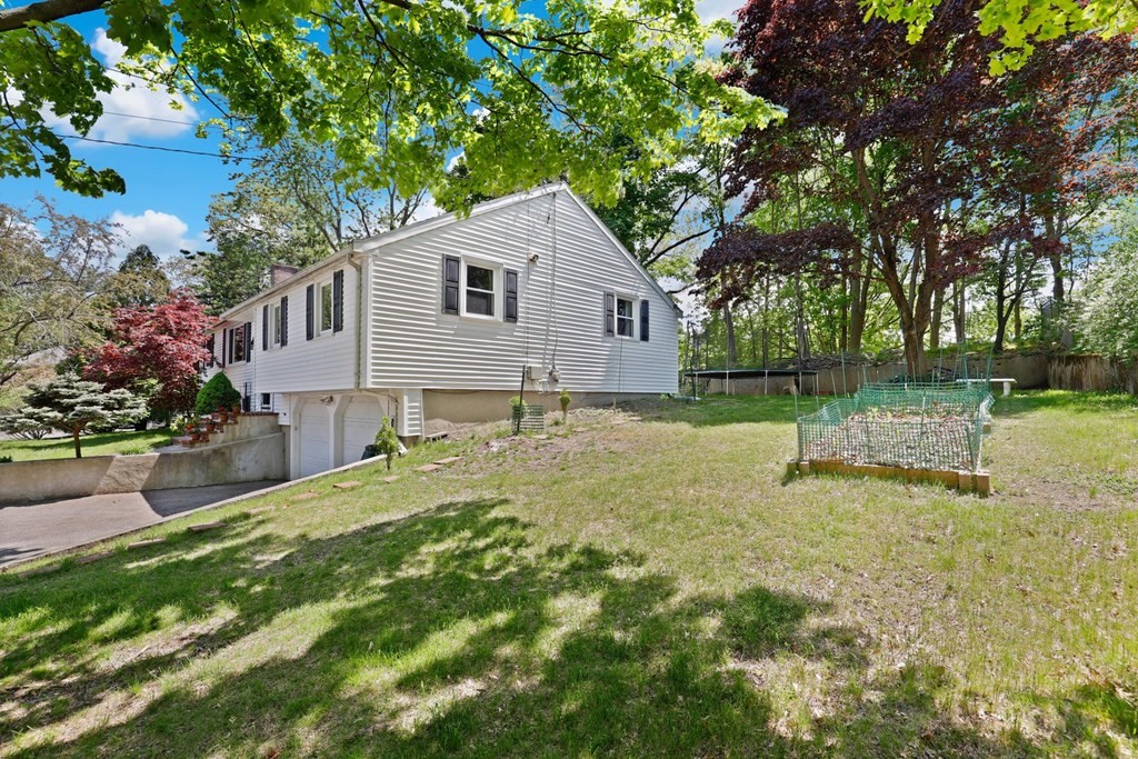 15 Robin Road Reading, MA 01867 - Photo 6 of 42 Gallery Image 6