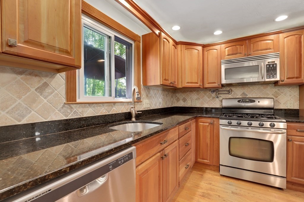 15 Robin Road Reading, MA 01867 - Photo 8 of 42 Gallery Image 8