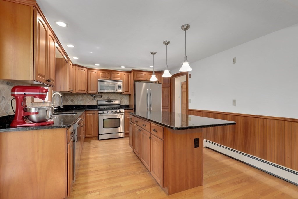 15 Robin Road Reading, MA 01867 - Photo 9 of 42 Gallery Image 9