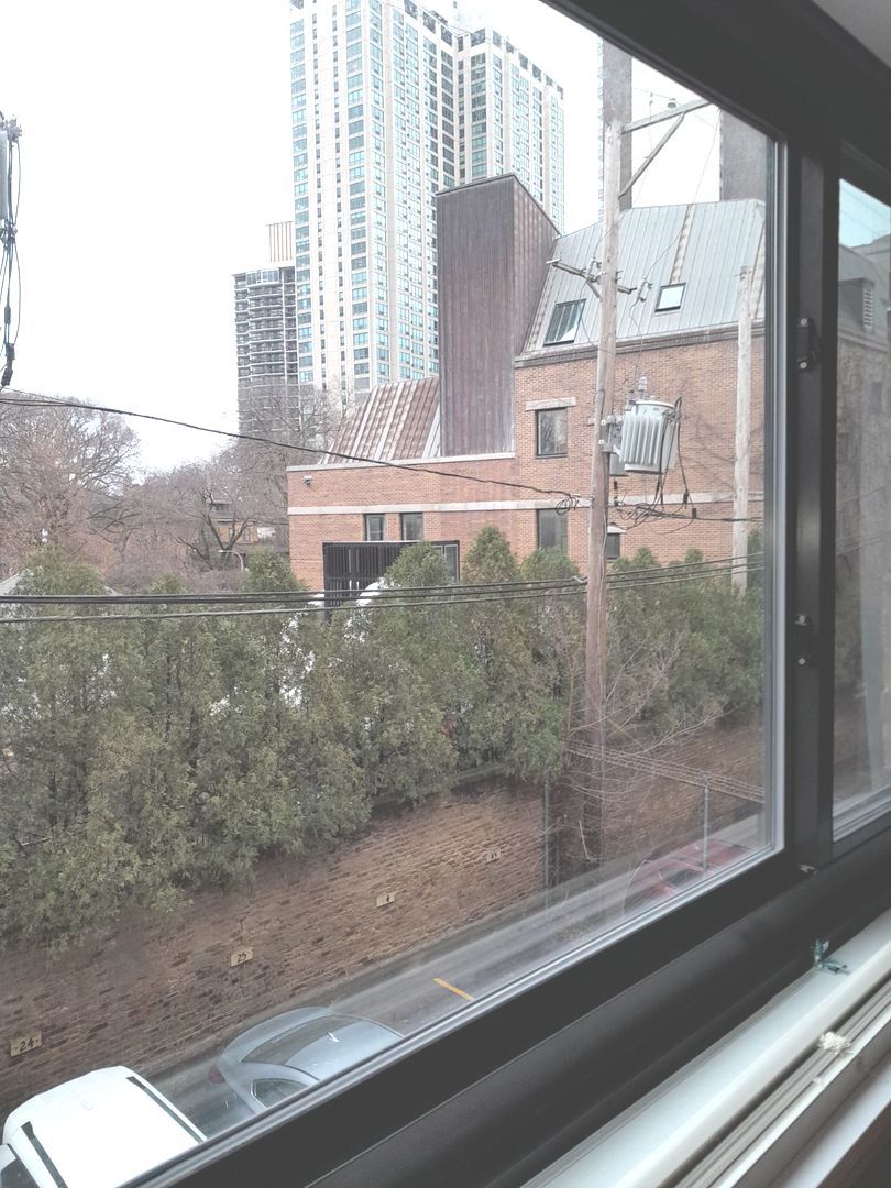 540 West Roscoe Street, Unit 382 Chicago, IL 60657 - Photo 4 of 13 a bathroom with a window
