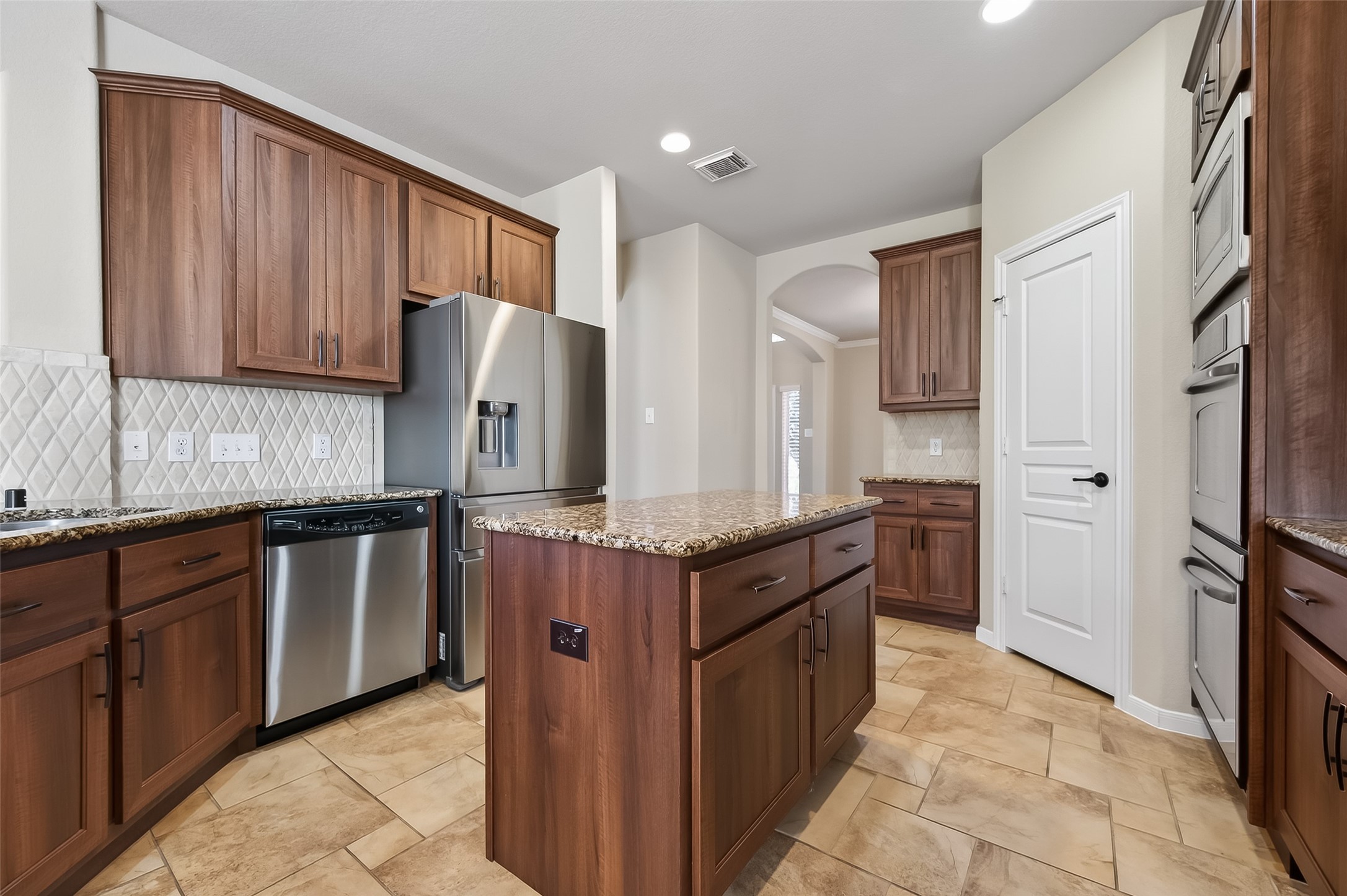 22 North Arrow Canyon Circle Spring, TX 77389 - Photo 11 of 50 a kitchen with stainless steel appliances granite countertop a stove top oven a refrigerator a sink and dishwasher