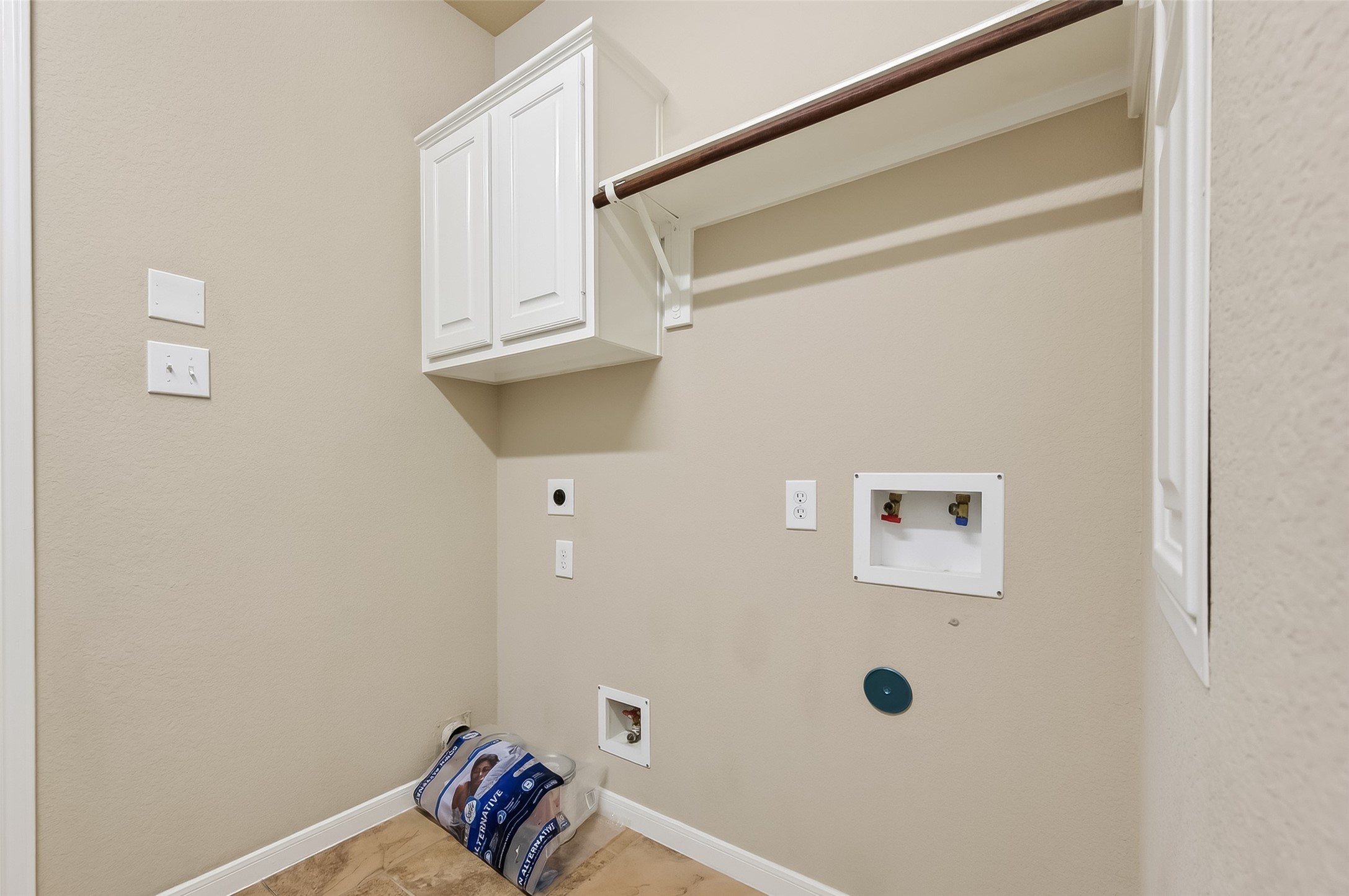 22 North Arrow Canyon Circle Spring, TX 77389 - Photo 22 of 50 a view of a hallway with closet