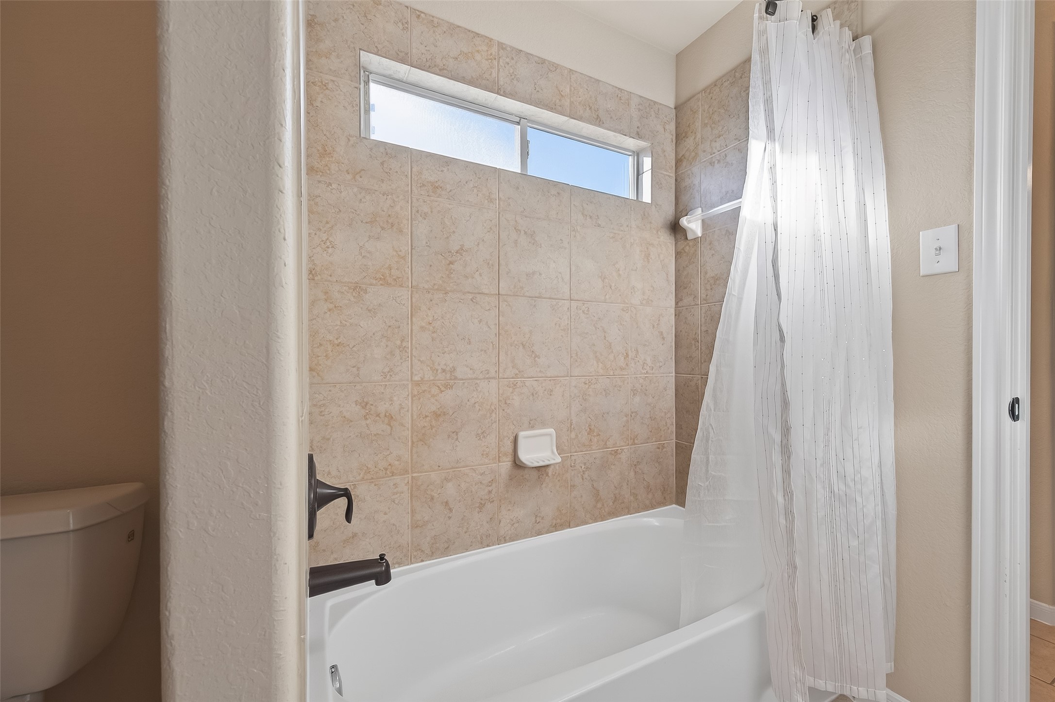 22 North Arrow Canyon Circle Spring, TX 77389 - Photo 33 of 50 a bathroom with a bathtub and a shower