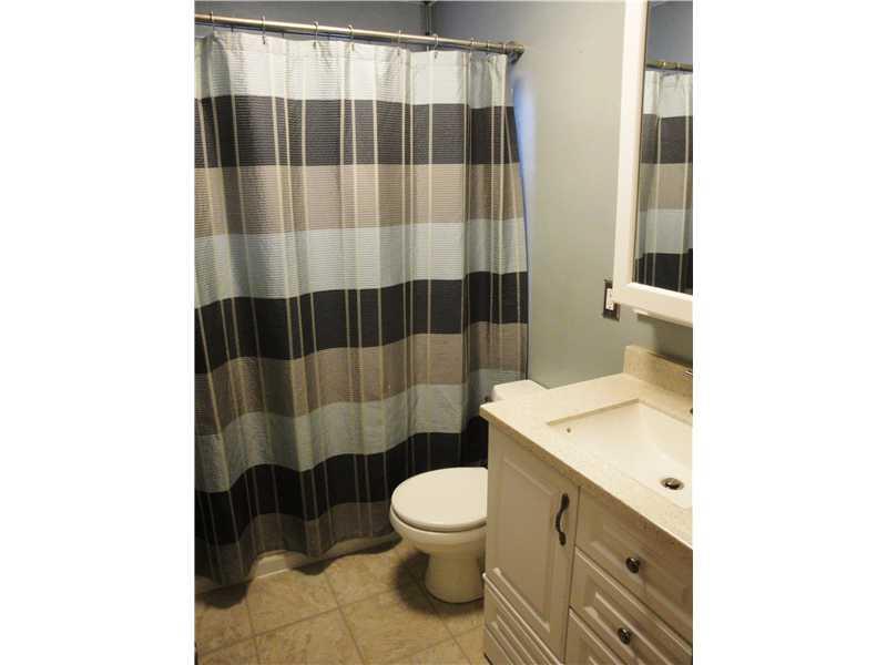 729 Lindsay Road Carnegie, PA 15106 - Photo 13 of 19 Full Bath.
