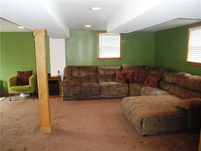 729 Lindsay Road Carnegie, PA 15106 - Photo 14 of 19 Family Room.