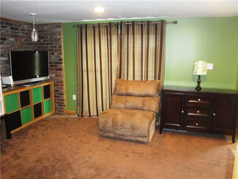 729 Lindsay Road Carnegie, PA 15106 - Photo 16 of 19 Family Room.