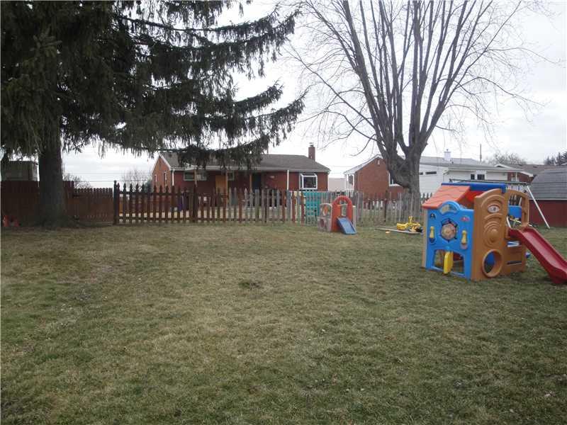 729 Lindsay Road Carnegie, PA 15106 - Photo 19 of 19 Yard/Garden.