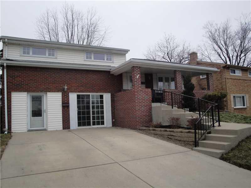 729 Lindsay Road Carnegie, PA 15106 - Photo 3 of 19 Exterior Front.