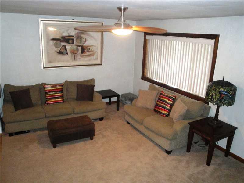 729 Lindsay Road Carnegie, PA 15106 - Photo 4 of 19 Living Room.