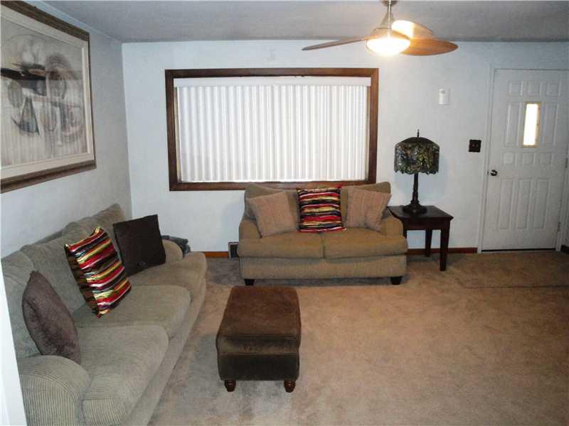 729 Lindsay Road Carnegie, PA 15106 - Photo 5 of 19 Living Room.
