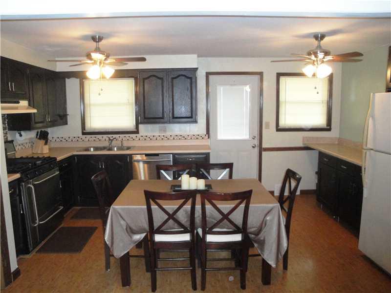 729 Lindsay Road Carnegie, PA 15106 - Photo 6 of 19 Kitchen.