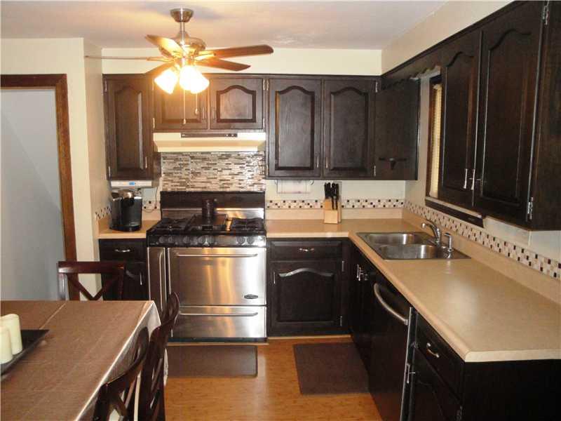 729 Lindsay Road Carnegie, PA 15106 - Photo 7 of 19 Kitchen.