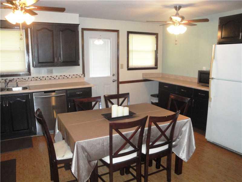 729 Lindsay Road Carnegie, PA 15106 - Photo 8 of 19 Kitchen.