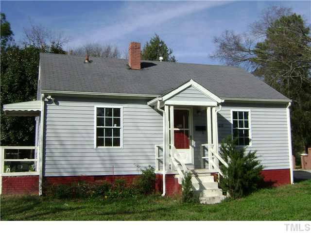 This adorable home has tons of potential! The spacious back yard is the perfect place to set up a barbeque and with this price you could even add a deck. Exterior Front