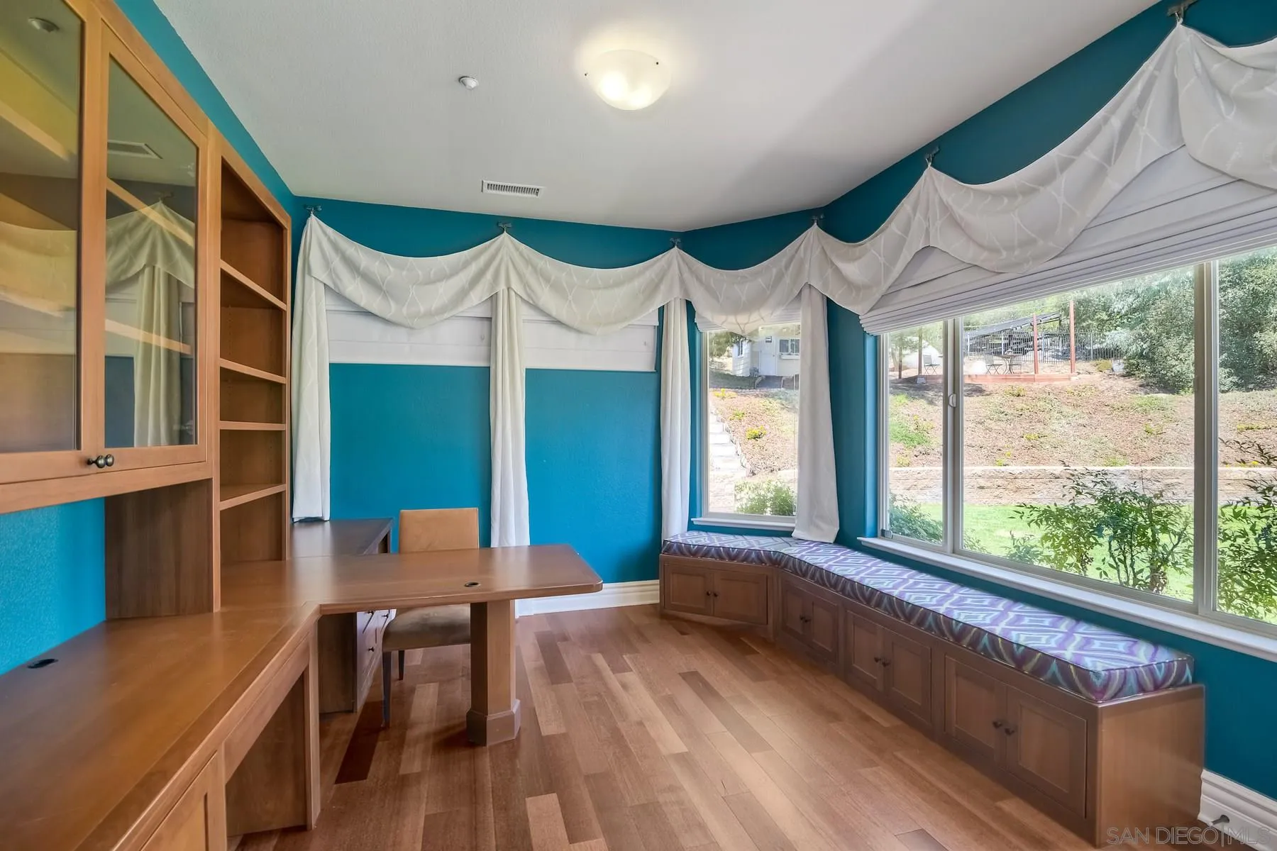 14050 Lake Poway Road Poway, CA 92064 - Photo 17 of 29 a large room with wooden floor and windows