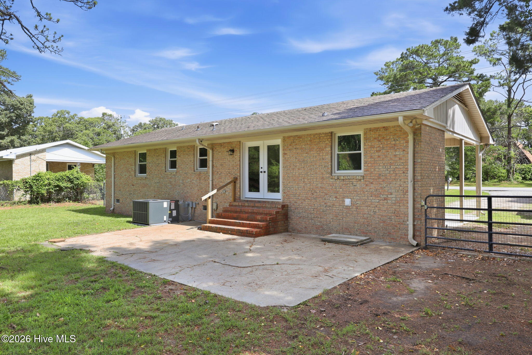 1040 Broad Creek Road New Bern, NC 28560 - Photo 33 of 47 Rear of home
