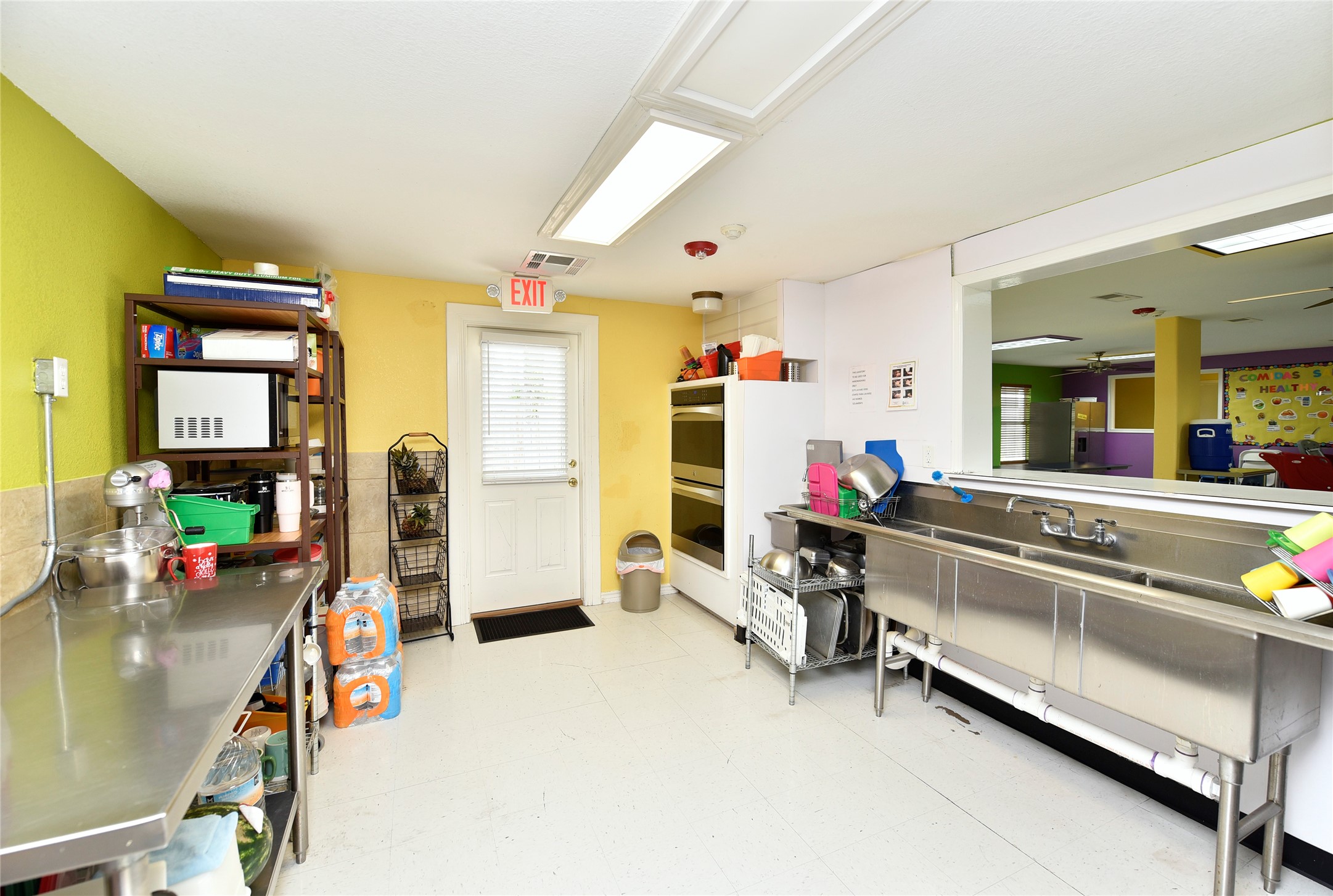 1220 Mulcahy Street Rosenberg, TX 77471 - Photo 22 of 41 a living room with furniture and a flat screen tv