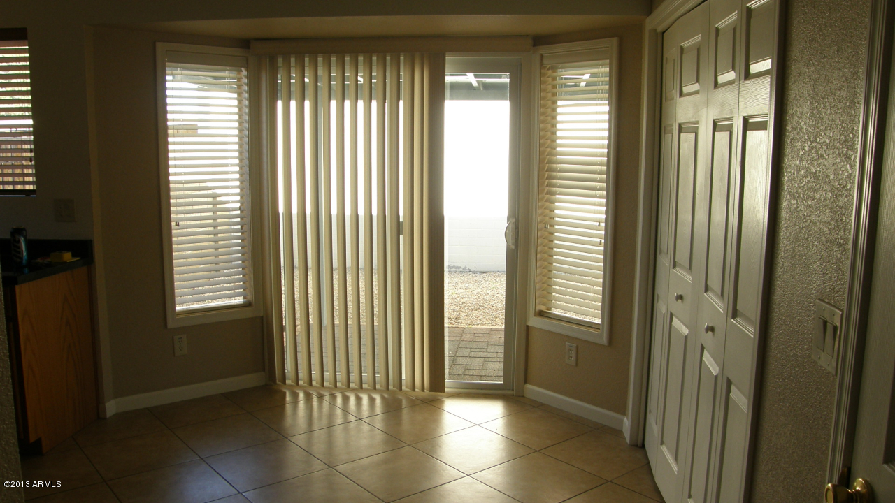 1055 North Recker Road, Unit 1029 Mesa, AZ 85205 - Photo 4 of 15 Dining Area