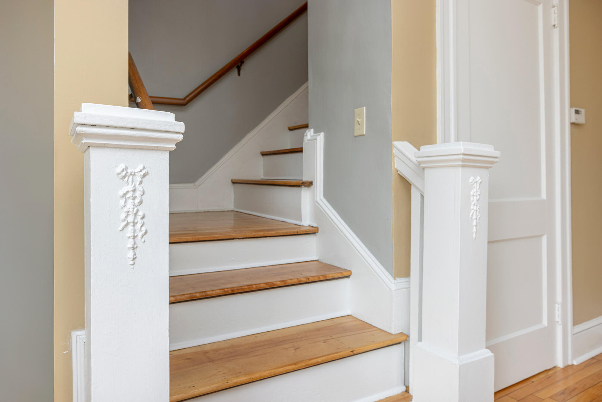 2 Hammond Road Falmouth, ME 04105 - Photo 33 of 66 Staircase
