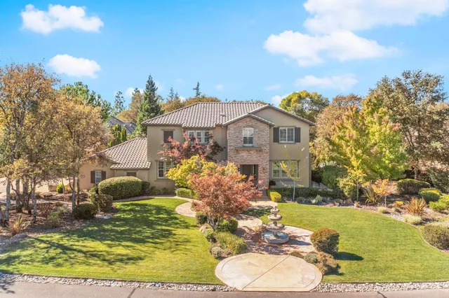 a view of a fountain in front of house