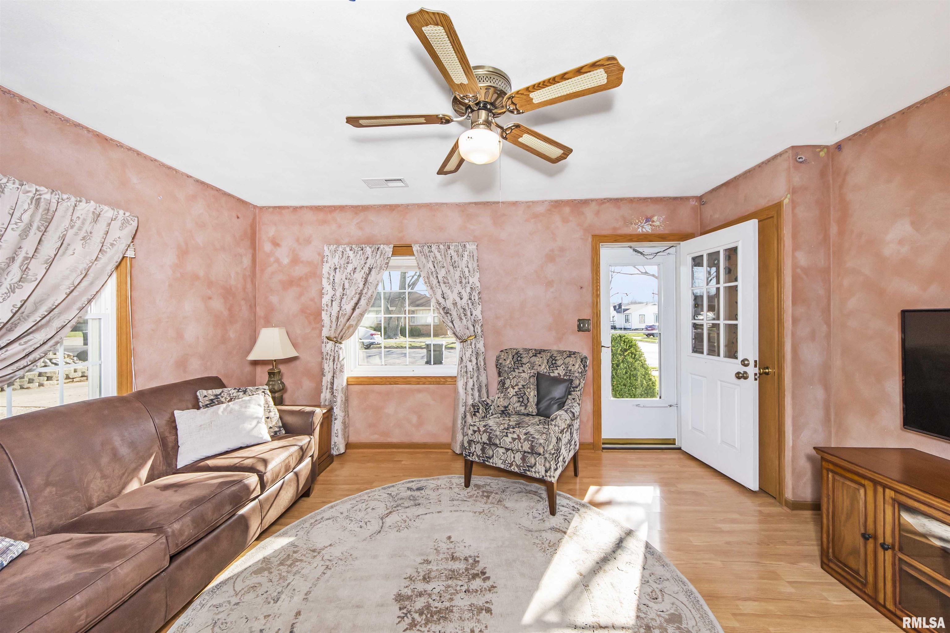 317 Barbara Road Pekin, IL 61554 - Photo 3 of 38 Gallery Image 3