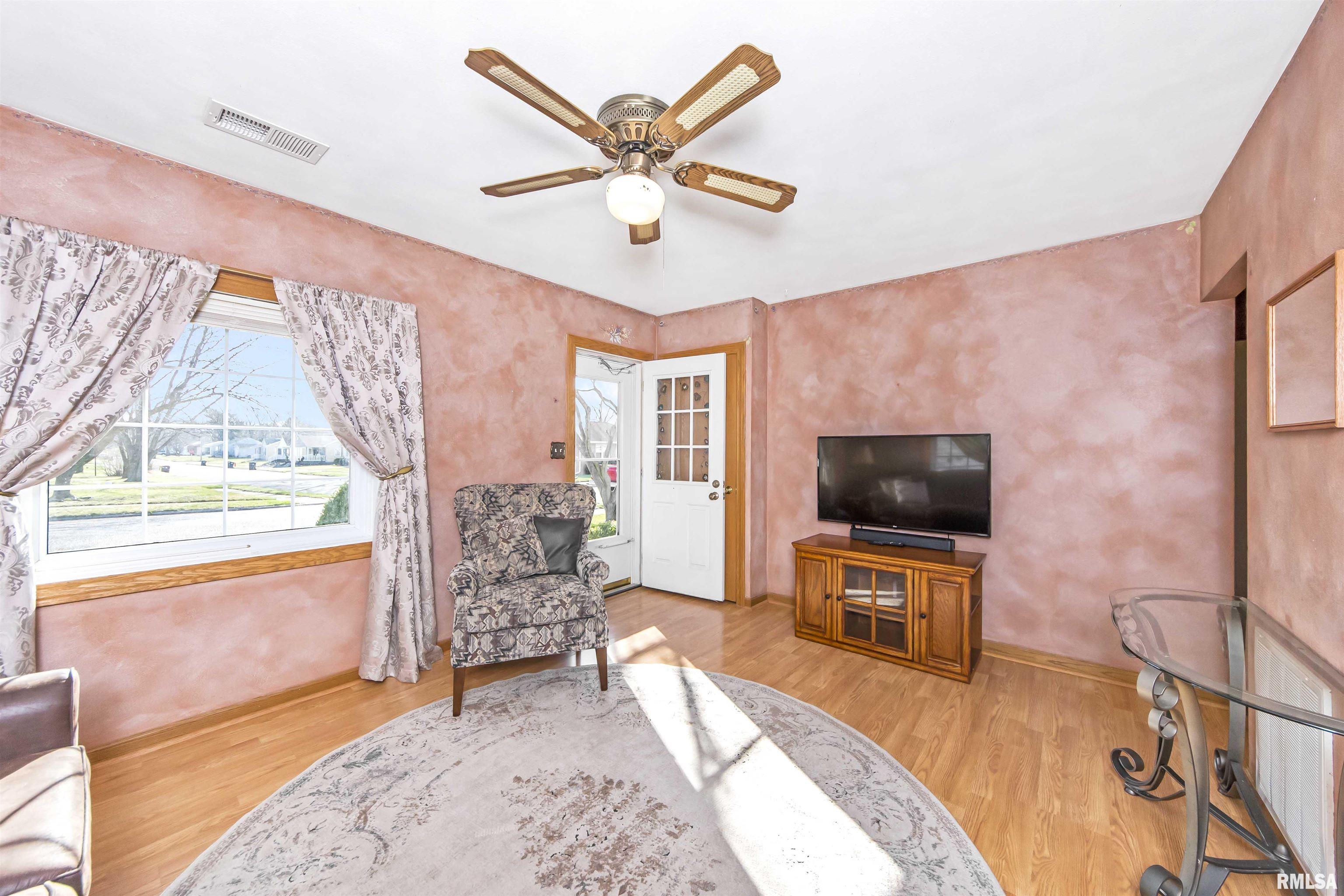 317 Barbara Road Pekin, IL 61554 - Photo 4 of 38 Gallery Image 4