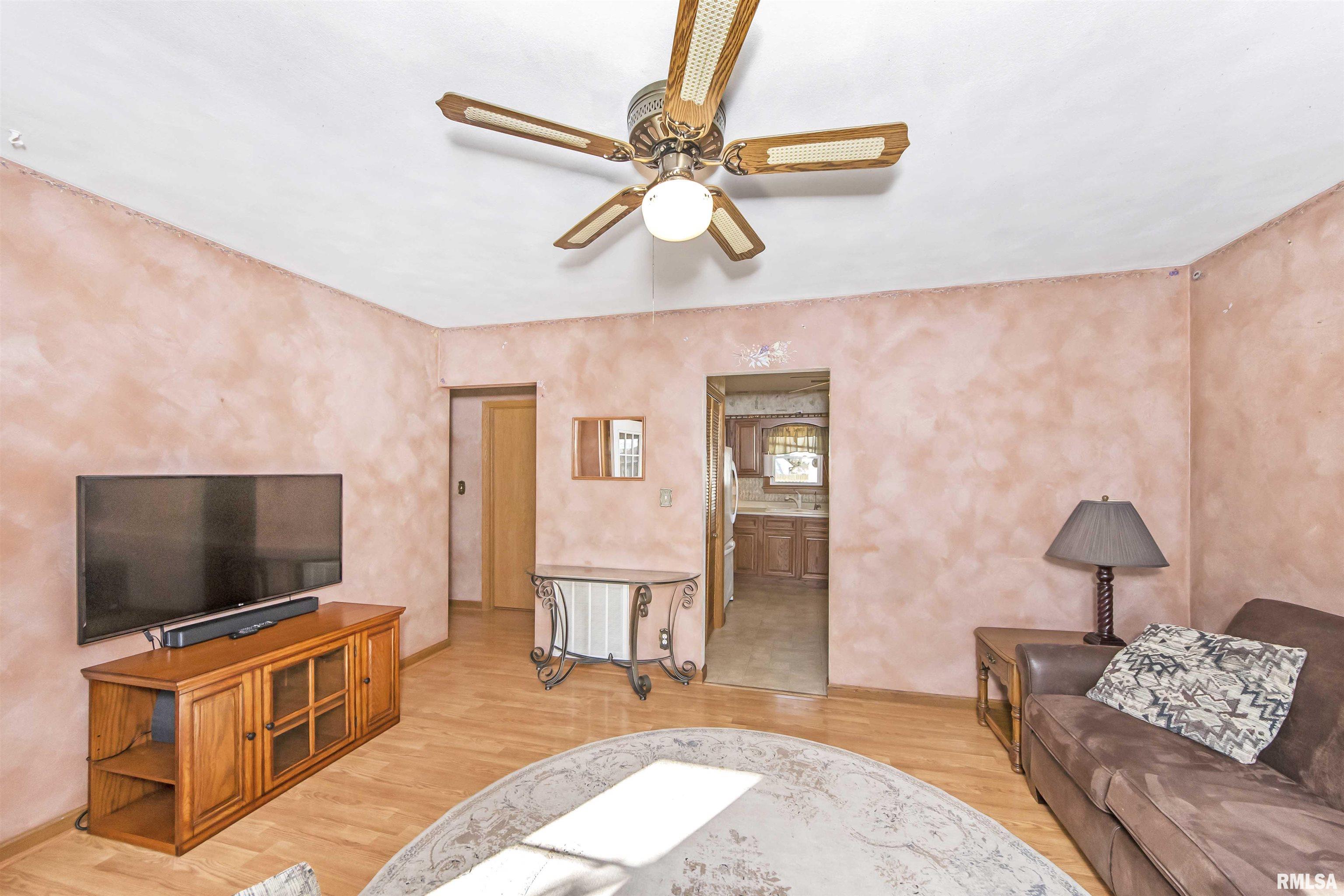 317 Barbara Road Pekin, IL 61554 - Photo 7 of 38 Gallery Image 7