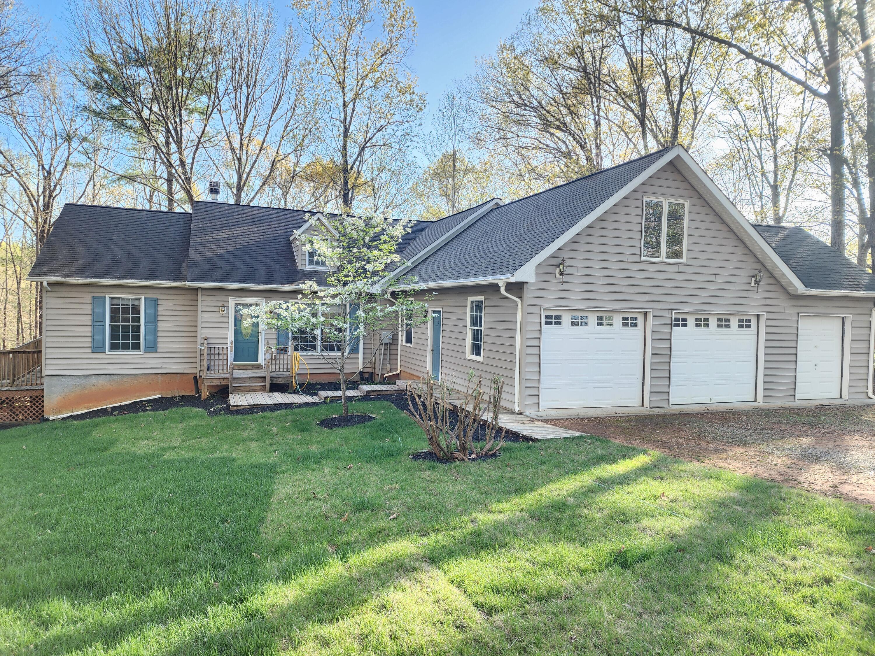 1137 Old Plantation Road Goodview, VA 24095 - Photo 3 of 43 20250409_174841
