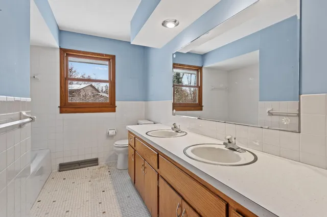 $524,900 | 3840 Leslee Curve, Chanhassen, MN 55331