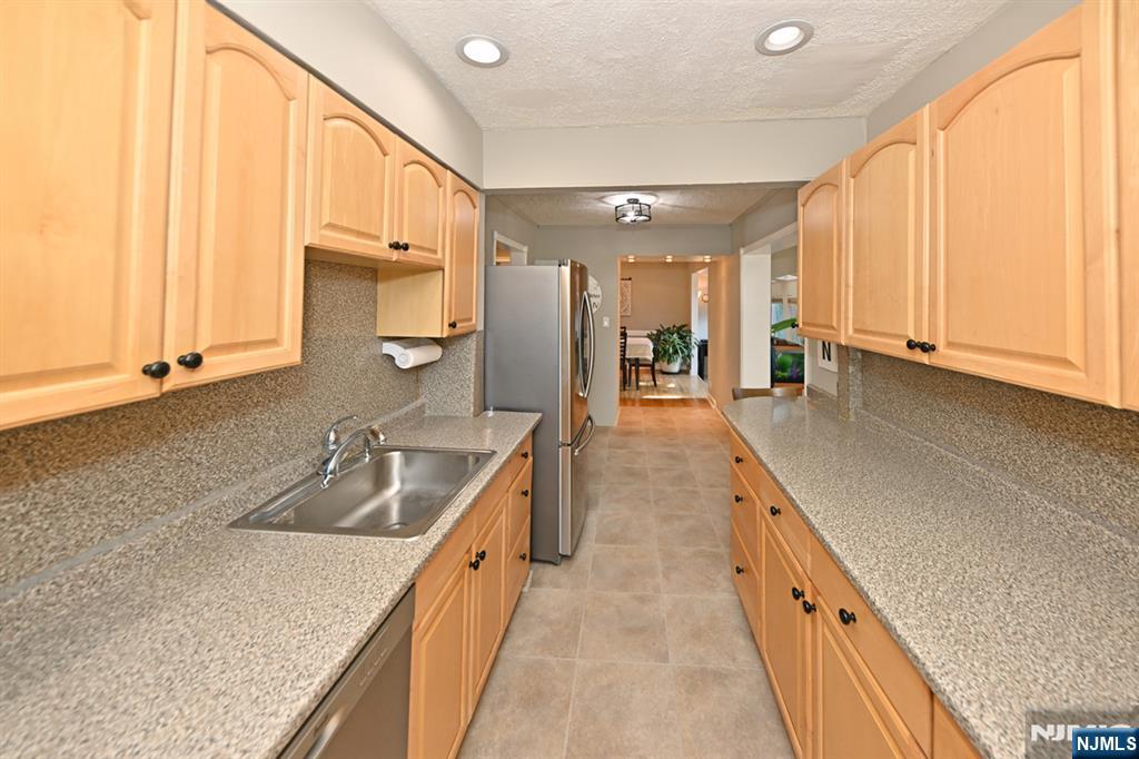 738 Grant Avenue Maywood, NJ 07607 - Photo 17 of 37