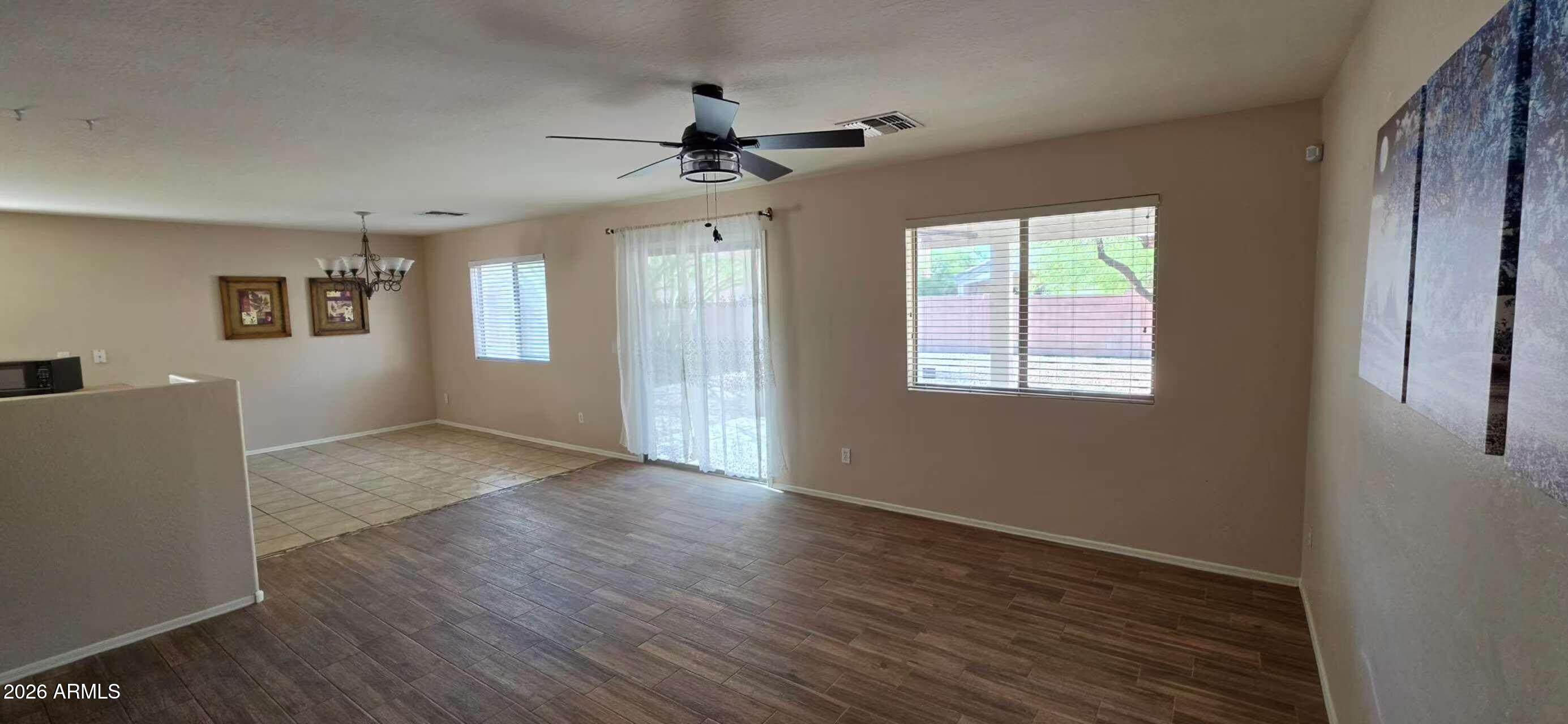 8634 West Cordes Road Tolleson, AZ 85353 - Photo 4 of 6 Living room