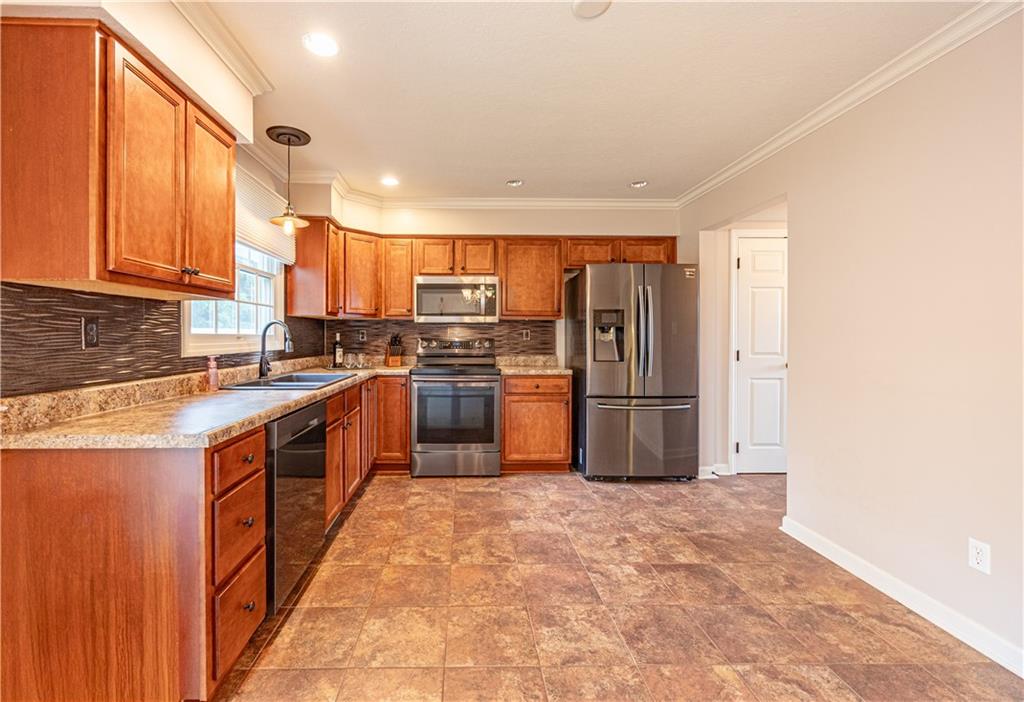 101 Castle View Drive McKees Rocks, PA 15136 - Photo 9 of 21