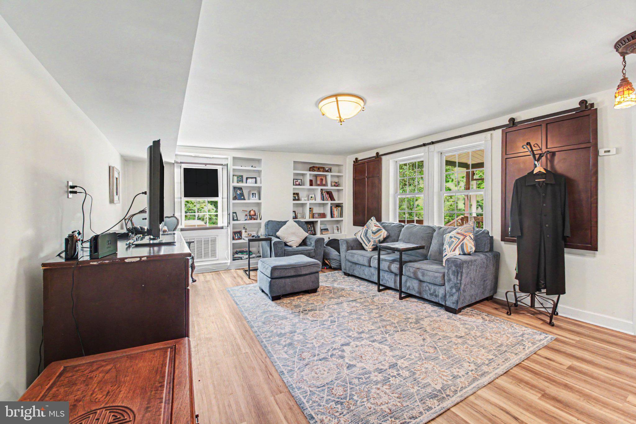 6287 Old Zion Road Warrenton, VA 20187 - Photo 10 of 69 Bright and inviting living space.