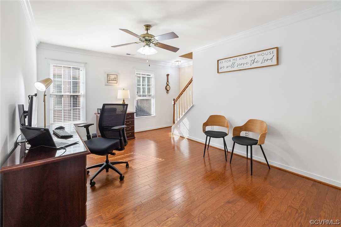 5000 Park Commons Loop Glen Allen, VA 23059 - Photo 24 of 32 a view of a livingroom with furniture and a workspace